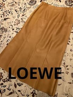 【破格】LOEWE ベージュ レザー フレアスカートのサムネイル