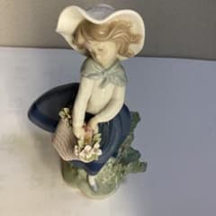 LLADRO 少女と花かごの陶器置物　アンティーク LLADROリヤドロ 少女 きれいな花ばかり花かご 陶器 置物01005222