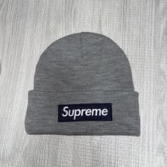 Supreme ニット帽 グレー World's Famous刺繍 - メルカリ