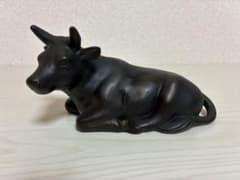 昭和レトロ】牛 置物 金属製 鉄製 縁起物 撫で牛 文鎮 骨董 オブジェ