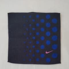 NIKE タオルハンカチ ブラック ブルー ドット柄のサムネイル