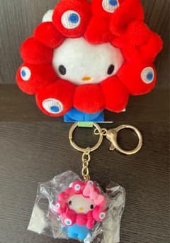 【新品未使用】キティ　ミャクミャク　ぬいぐるみカラビナ付き　キーホルダー