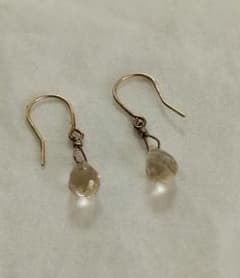gram　シャンパンクオーツ小さなピアス　鎌倉gram　アクセサリー工房 gram シャンパンクオーツ小さなピアス 鎌倉gram アクセサリー工房