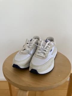 【FILA】ローカットスニーカー 白 23.5cm 未使用に近い良品ですのサムネイル