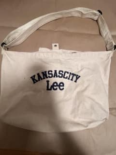 Lee トートバッグ ベージュ 肩掛け ロゴ入り 内ポケット付きのサムネイル