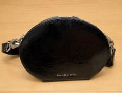 CHARLES & KEITH 円筒型 ショルダーバッグ ブラックのサムネイル