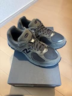 New Balance 2002R グレー スニーカーのサムネイル