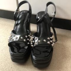 パンプヒール　レザー　スパイクのサムネイル