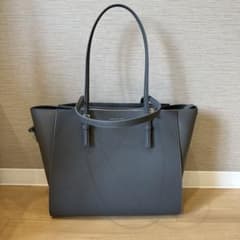 CHARLES&KEITH トートバッグのサムネイル
