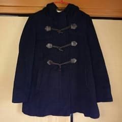 紺色のダッフルコートのサムネイル