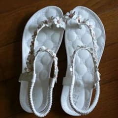 新品 花モチーフサンダルのサムネイル
