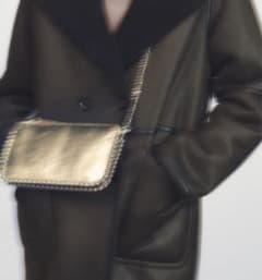 ZARA スタッズ付きウォレット型ショルダーバッグのサムネイル