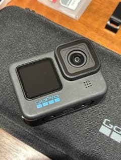 【超美品】GoPro HERO10 BLACK 諸々セット　バッテリー4個のサムネイル
