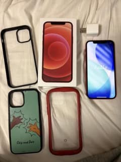 Apple iPhone 12 赤 本体とケース付きのサムネイル