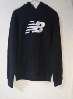 New Balance 黒 プルオーバーパーカーのサムネイル