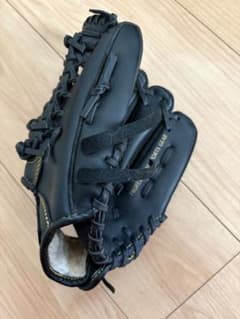 黒PUレザー軟式グローブ子供用とミズノキャッチャーミット本革製大人用ほぼ未使用品 黒PUレザー軟式グローブ子供用とミズノキャッチャーミット本革製大人用