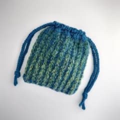 【ハンドメイド】アフガン編み ミニ巾着ポーチ（グリーン）　　K005-1のサムネイル
