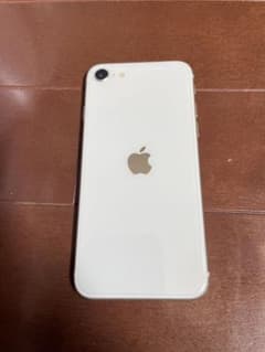 週末特価　ほぼ未使用　iPhone SE 第3世代　64G  白 SIMフリーのサムネイル