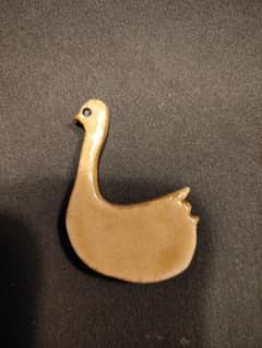 白鳥モチーフ ブローチ 陶器風 ハンドメイド風 ナチュラルのサムネイル