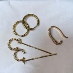 ピアスとイヤカフのサムネイル