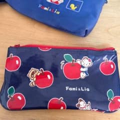 Fami&Lia リンゴ柄ポーチのサムネイル