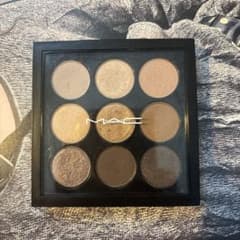MACマック　アイシャドウ　9色入りのサムネイル