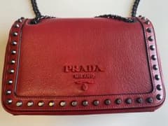 PRADA プラダ スタッズ チェーン ショルダーバッグ レッド - メルカリ