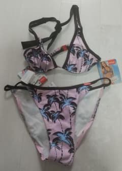 【新品未使用】Triumph トリンプ 女性用水着 ビキニ 海外製品のサムネイル