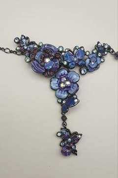 ANNA SUI アナスイ 花モチーフ 紫色 ビーズネックレスのサムネイル