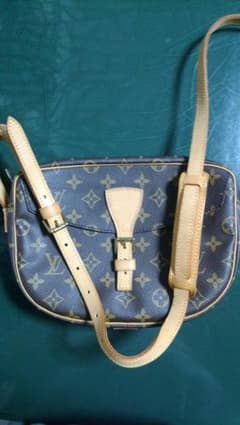 LOUIS VUITTON　ジュヌフィーユ・モノグラム　ショルダーバッグのサムネイル