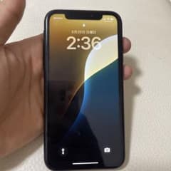画面にひびが入っており、背面ガラスが割れていますがすべての機能は正常に動作しますのサムネイル