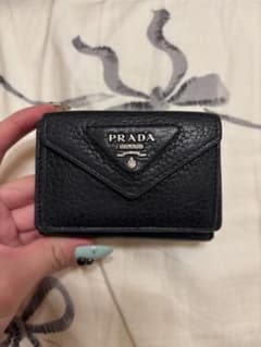 PRADA 三つ折り財布 ブラックのサムネイル