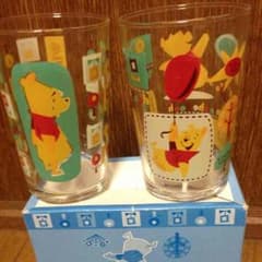くまのプーさん柄のコップのサムネイル