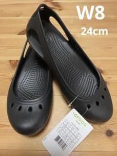新品 Crocs kadee フラットサンダル ブラック 24cmのサムネイル