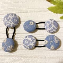 お買い得♡お揃い　リバティと小花刺繍デニム　くるみボタン　ヘアゴム 3個セット 超お買い得♡お揃い リバティと小花刺繍デニム くるみボタン ヘアゴム