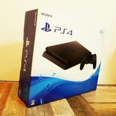 PS4    本体　新品・未開封のサムネイル