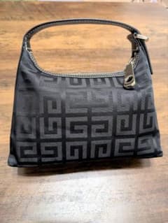 美品 GIVENCHY バニティ ハンドバッグ　4G ナイロン ブラックのサムネイル