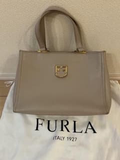 FURLA ベージュ ハンドバッグのサムネイル