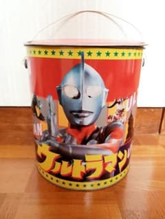 ウルトラマン　缶ボックス