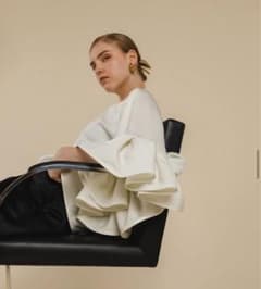 タグ有り♡heveフリルスリーブ ホワイト トップスのサムネイル