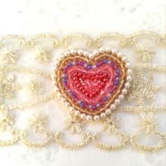 ハート型ビーズ刺繍ブローチ（ピンク＆パープル）のサムネイル