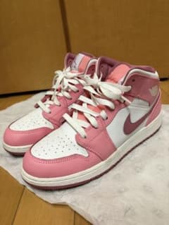 NIKE エアジョーダン1のサムネイル
