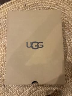 UGGの箱です。凹み汚れないですのサムネイル