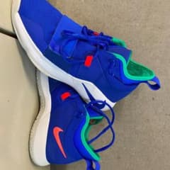 NIKE スニーカーのサムネイル