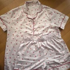 いちご柄パジャマセット　GUのサムネイル
