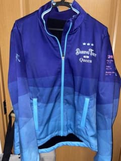 ウマ娘　デアリングタクト　3冠記念競馬ジャンパー　非売品　JRAのサムネイル