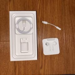 iPhone 純正品　充電器・イヤホン・イヤホン変換アダプタのサムネイル