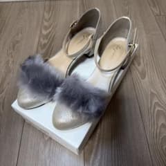 La prima ファー付きストラップパンプスのサムネイル