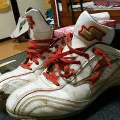 白スパイクと白の三段エルボーとフットガードのサムネイル