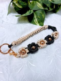 ハンドメイド スマホストラップ フラワーモチーフのサムネイル